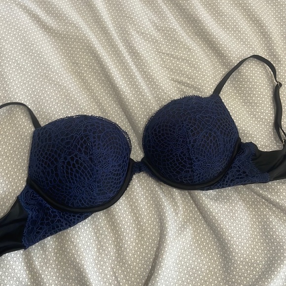 Victoria Secret Bombshell Bra - Picture 1 of 1